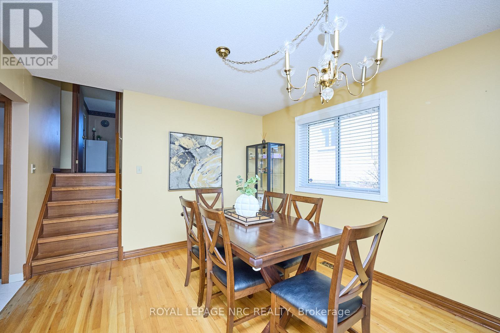 61 Mcdonagh Crescent, Thorold (Confederation Heights), Ontario  L2V 4S4 - Photo 6 - X12092351