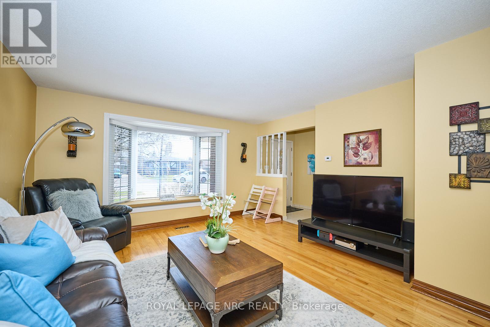 61 Mcdonagh Crescent, Thorold (Confederation Heights), Ontario  L2V 4S4 - Photo 7 - X12092351