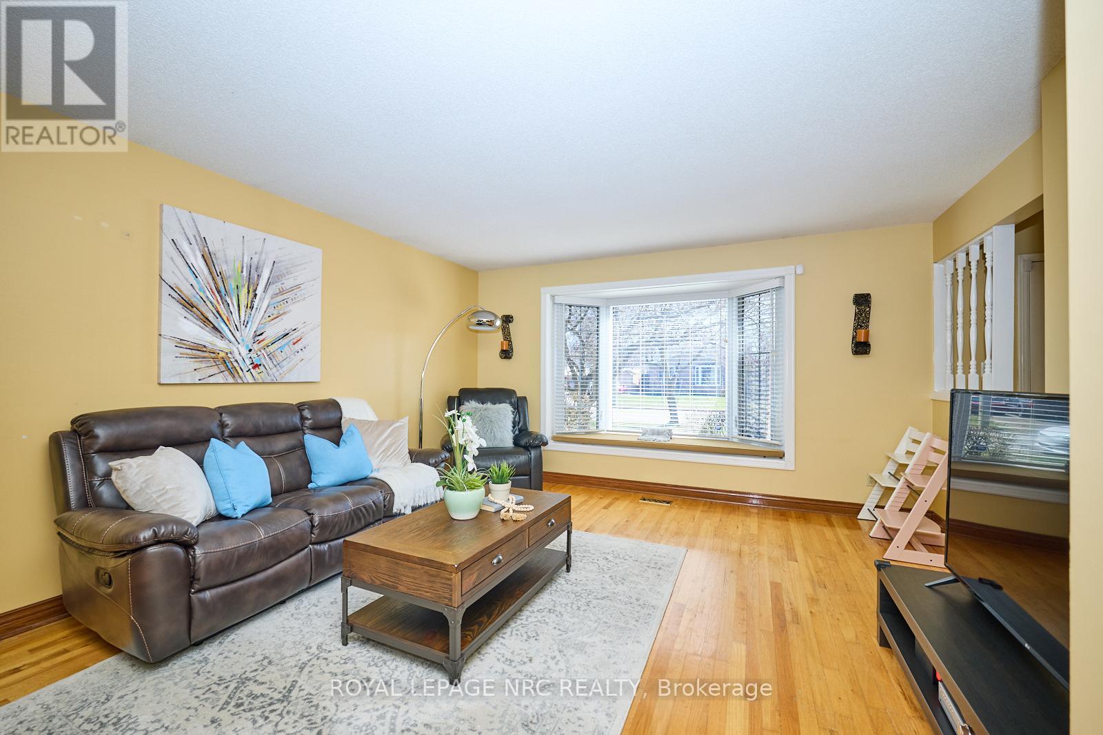 61 Mcdonagh Crescent, Thorold (Confederation Heights), Ontario  L2V 4S4 - Photo 8 - X12092351