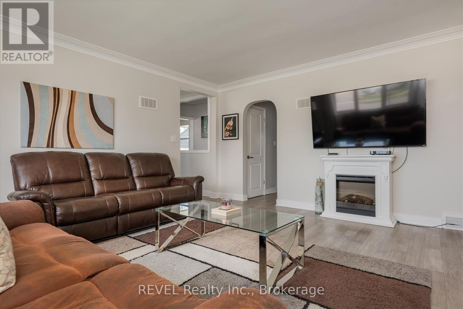 20 Whyte Avenue N, Thorold (Thorold Downtown), Ontario  L2V 2T3 - Photo 10 - X12101041