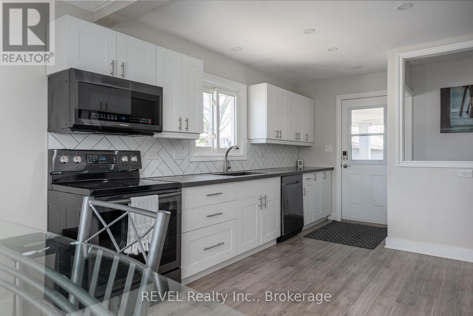 20 Whyte Avenue N, Thorold (Thorold Downtown), Ontario  L2V 2T3 - Photo 7 - X12101041