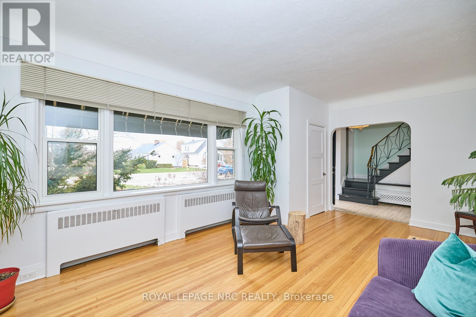 157 South Drive S, St. Catharines (Old Glenridge), Ontario  L2R 4W3 - Photo 11 - X12101088