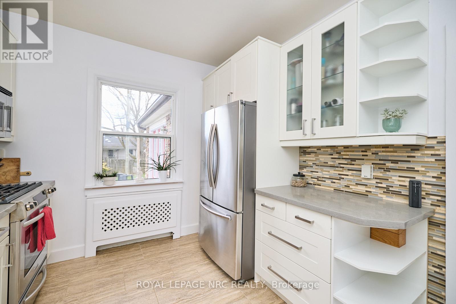 157 South Drive S, St. Catharines (Old Glenridge), Ontario  L2R 4W3 - Photo 14 - X12101088