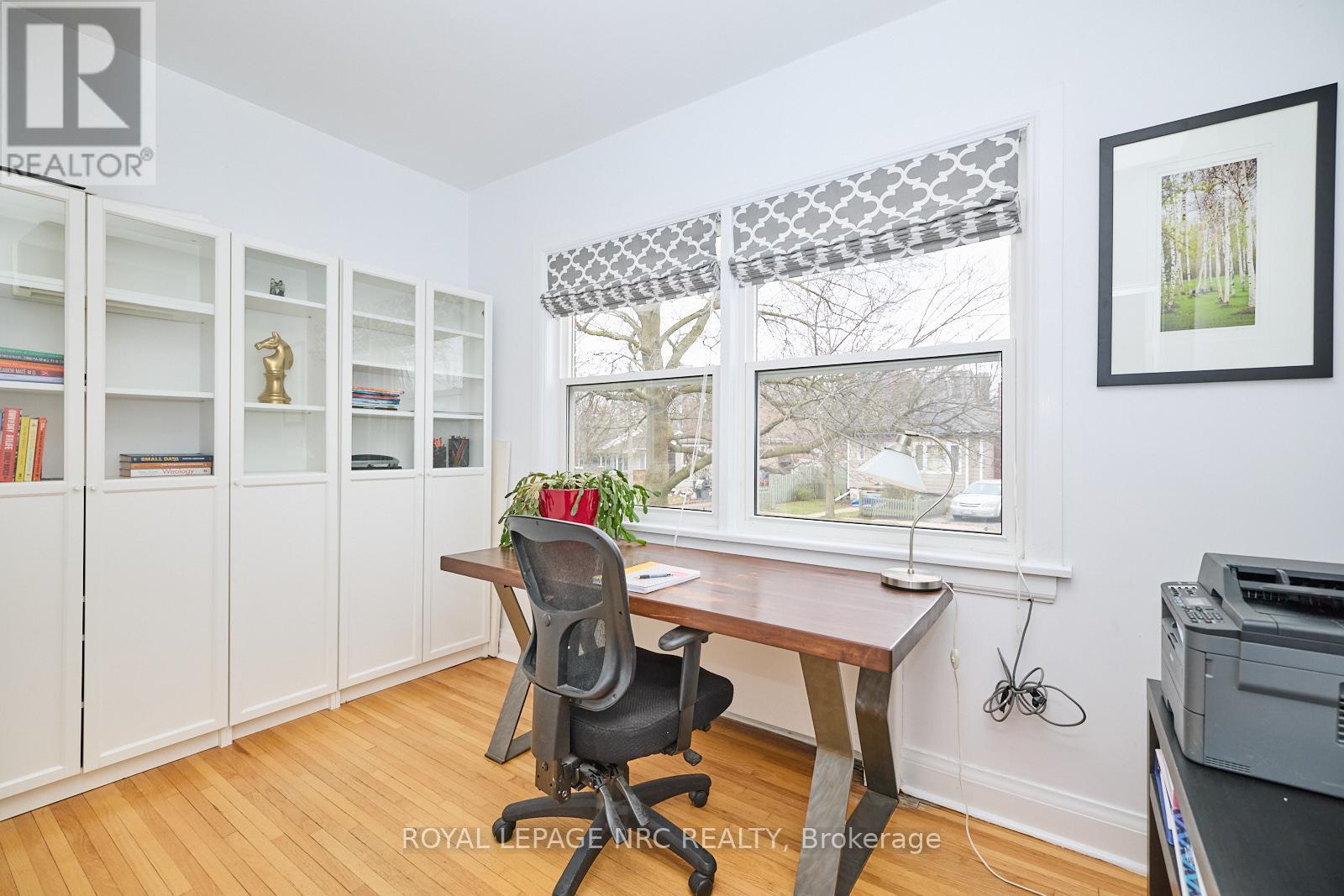 157 South Drive S, St. Catharines (Old Glenridge), Ontario  L2R 4W3 - Photo 15 - X12101088