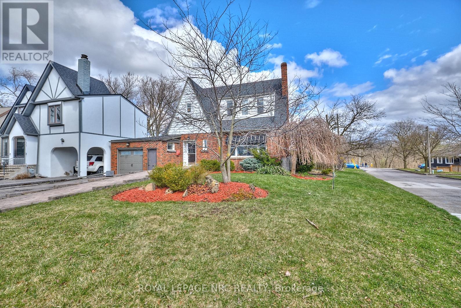 157 South Drive S, St. Catharines (Old Glenridge), Ontario  L2R 4W3 - Photo 2 - X12101088
