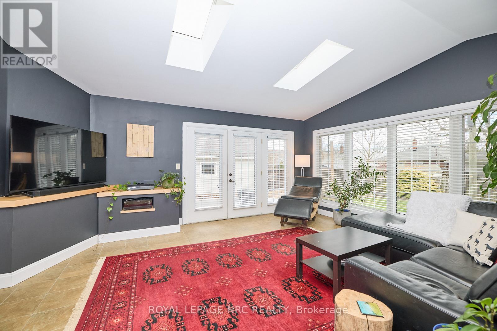 157 South Drive S, St. Catharines (Old Glenridge), Ontario  L2R 4W3 - Photo 23 - X12101088
