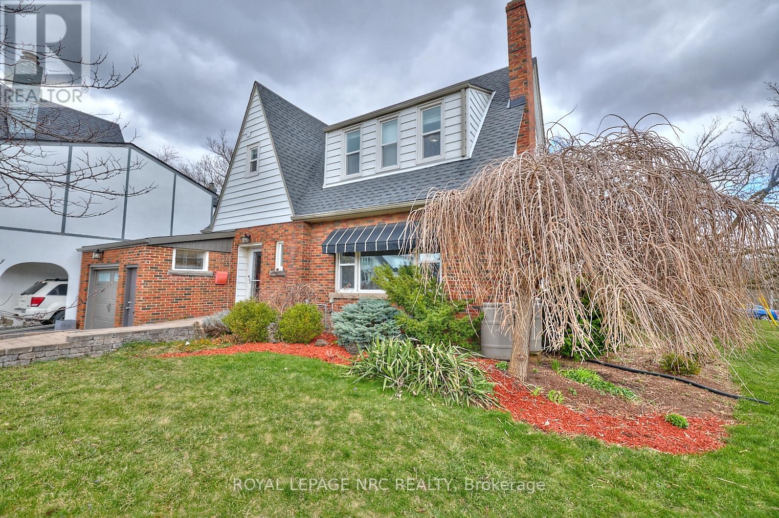 157 South Drive S, St. Catharines (Old Glenridge), Ontario  L2R 4W3 - Photo 3 - X12101088