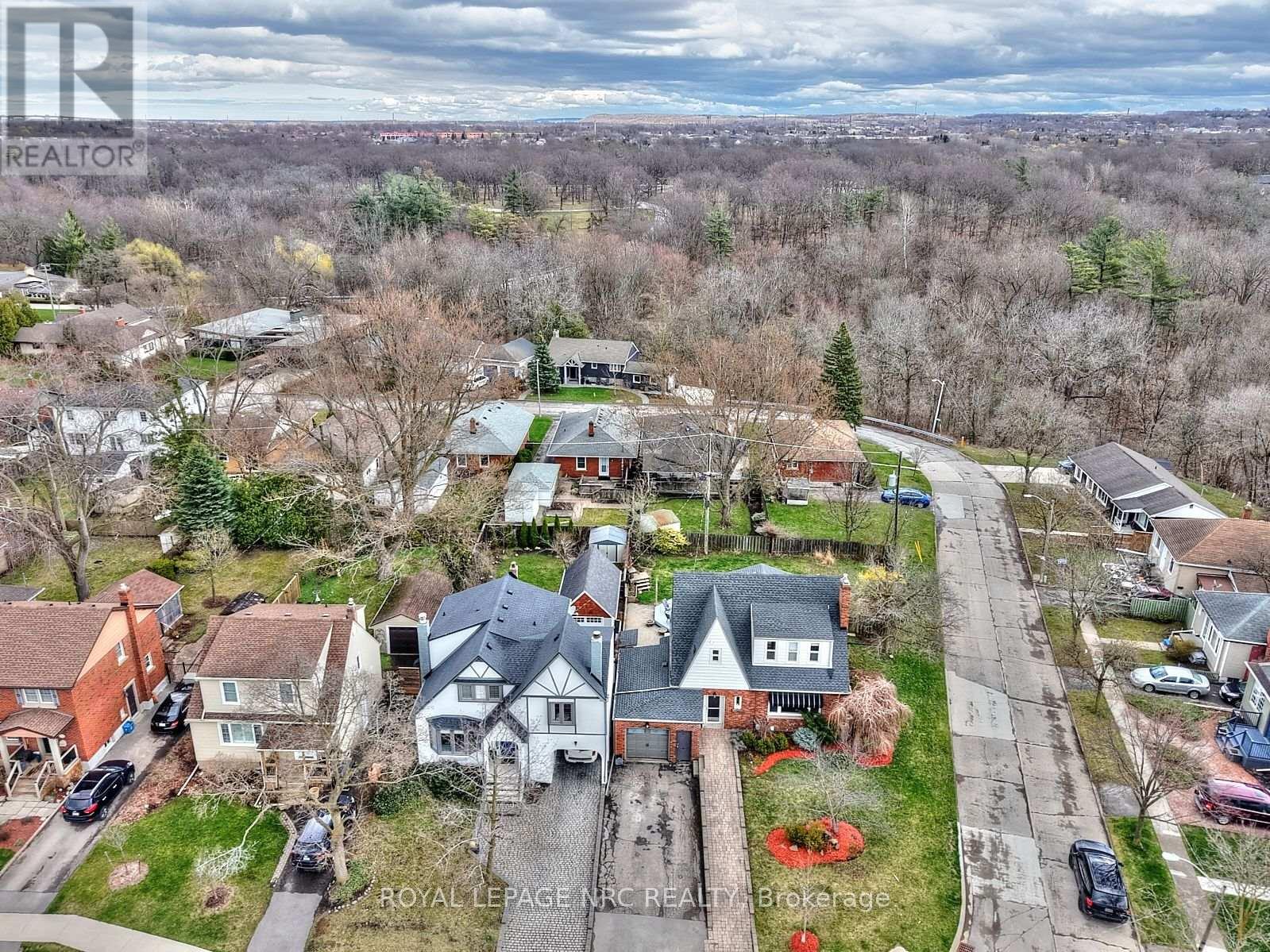 157 South Drive S, St. Catharines (Old Glenridge), Ontario  L2R 4W3 - Photo 4 - X12101088
