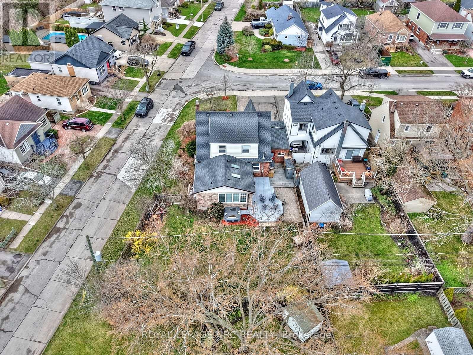 157 South Drive S, St. Catharines (Old Glenridge), Ontario  L2R 4W3 - Photo 5 - X12101088