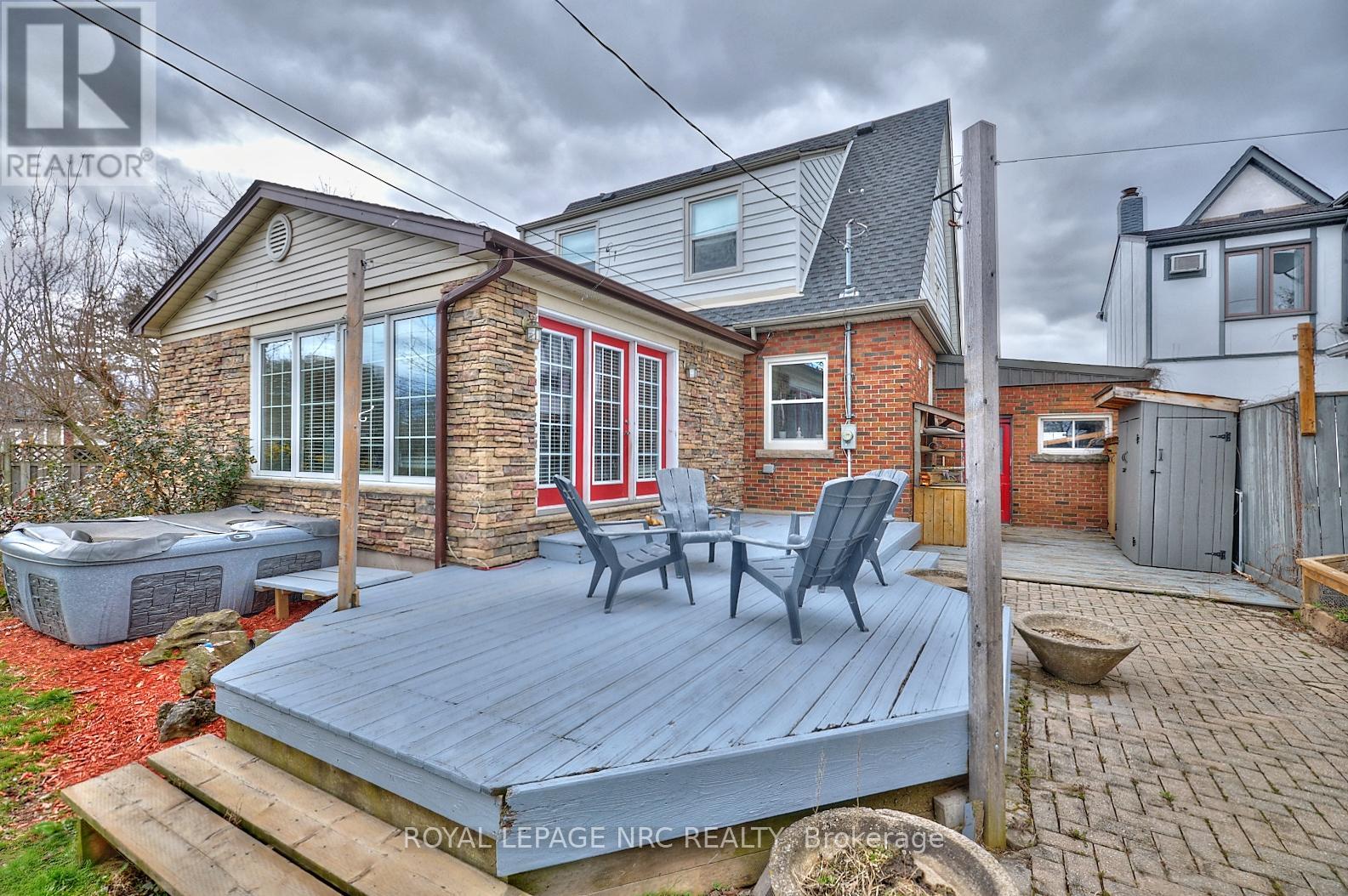 157 South Drive S, St. Catharines (Old Glenridge), Ontario  L2R 4W3 - Photo 6 - X12101088