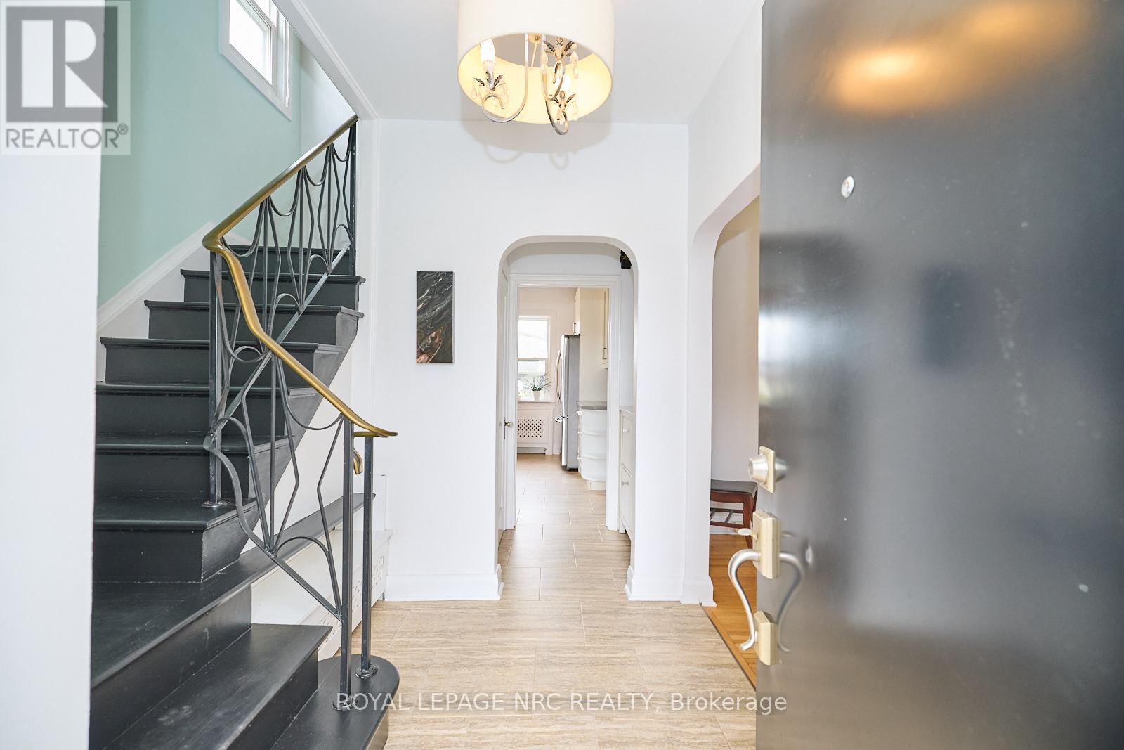 157 South Drive S, St. Catharines (Old Glenridge), Ontario  L2R 4W3 - Photo 8 - X12101088