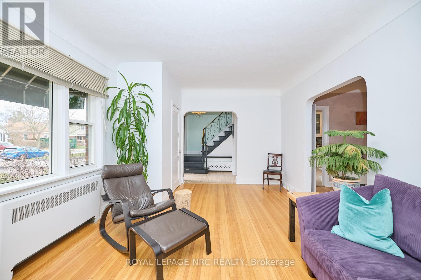 157 South Drive S, St. Catharines (Old Glenridge), Ontario  L2R 4W3 - Photo 9 - X12101088