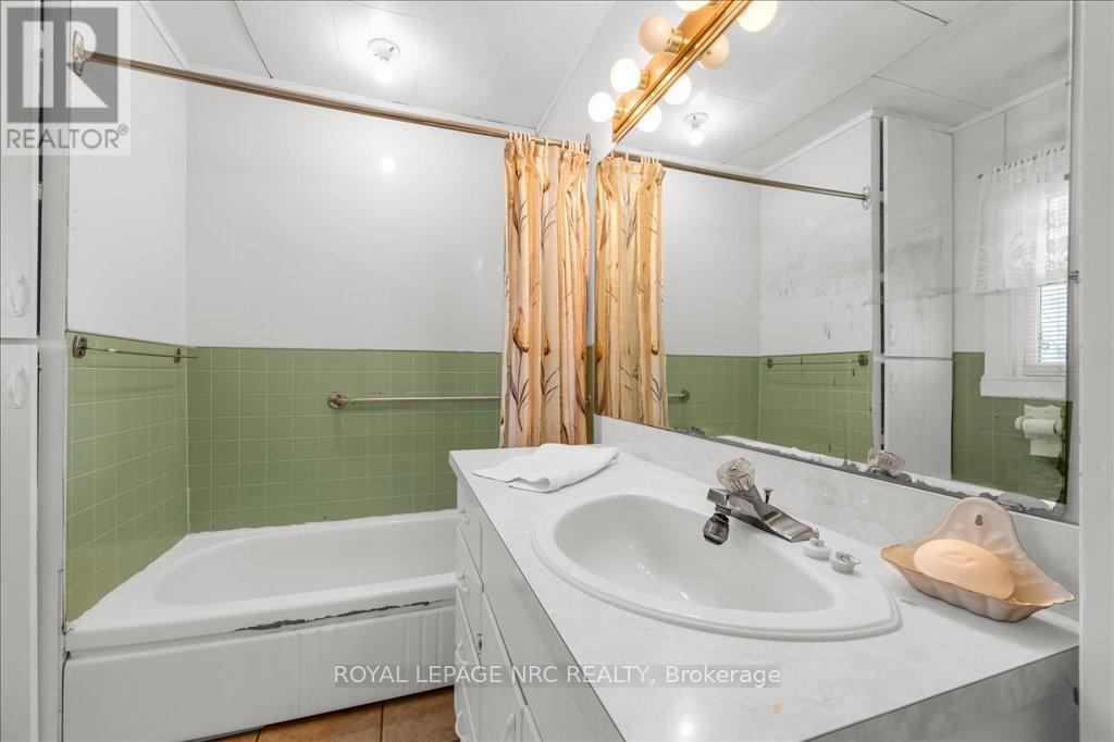 2503 Dominion Road, Fort Erie (Ridgeway), Ontario  L0S 1N0 - Photo 19 - X12102774