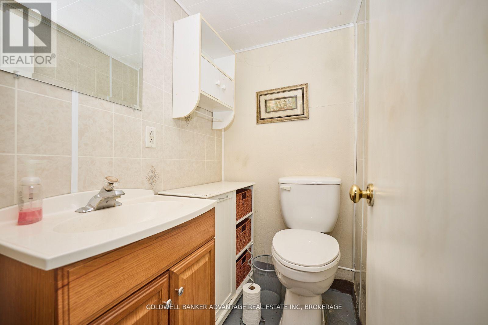 68 Cameron Avenue W, Welland (Lincoln/crowland), Ontario  L3B 1K2 - Photo 15 - X12102860