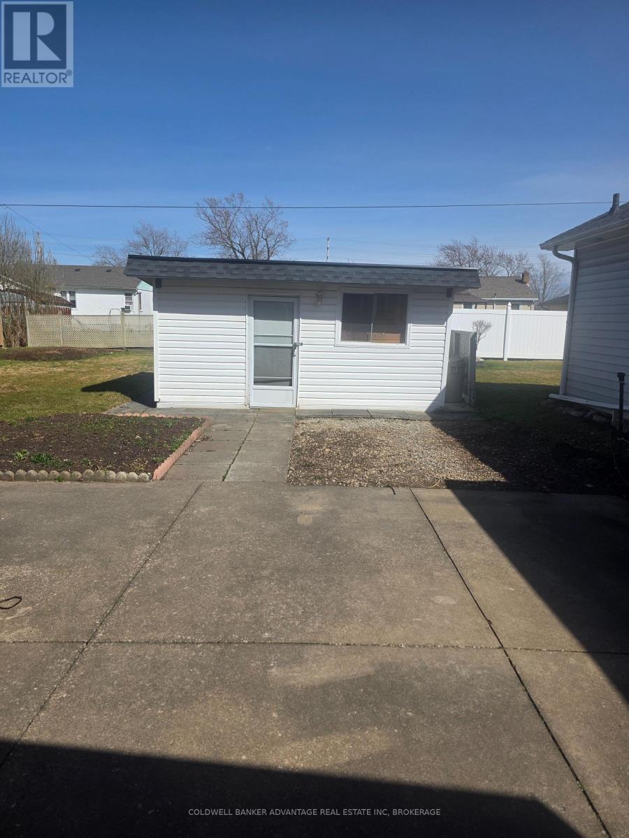68 Cameron Avenue W, Welland (Lincoln/crowland), Ontario  L3B 1K2 - Photo 17 - X12102860