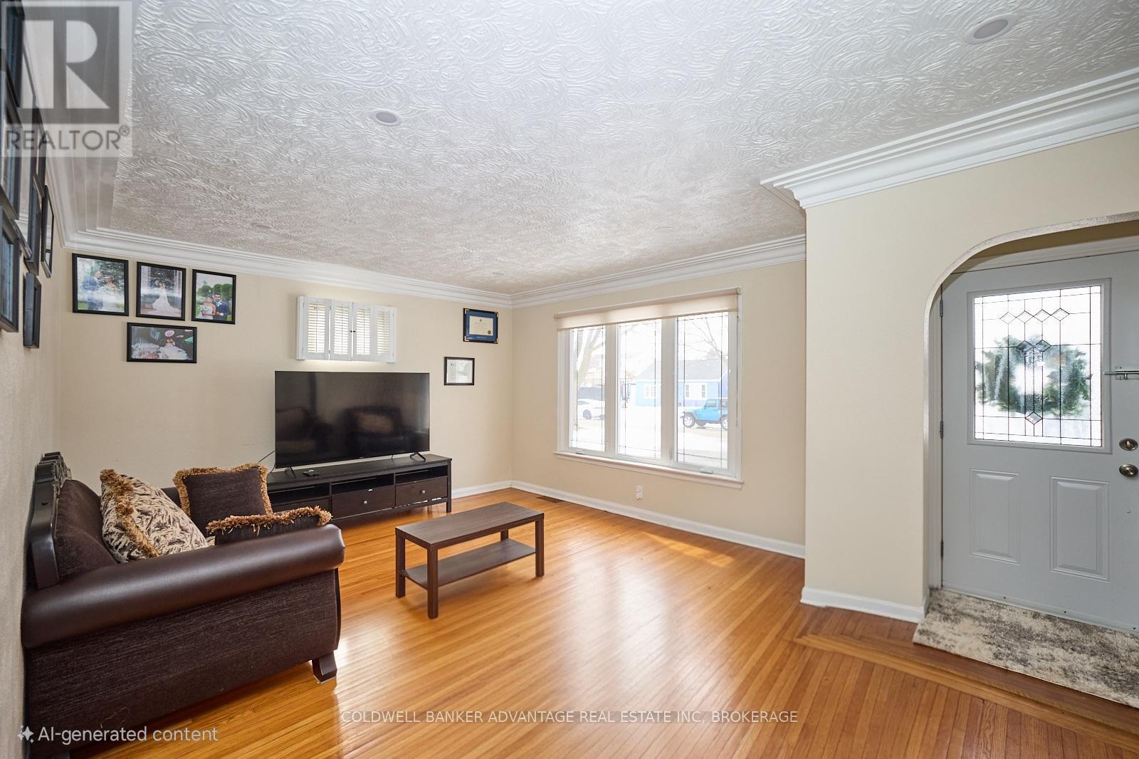 68 Cameron Avenue W, Welland (Lincoln/crowland), Ontario  L3B 1K2 - Photo 6 - X12102860