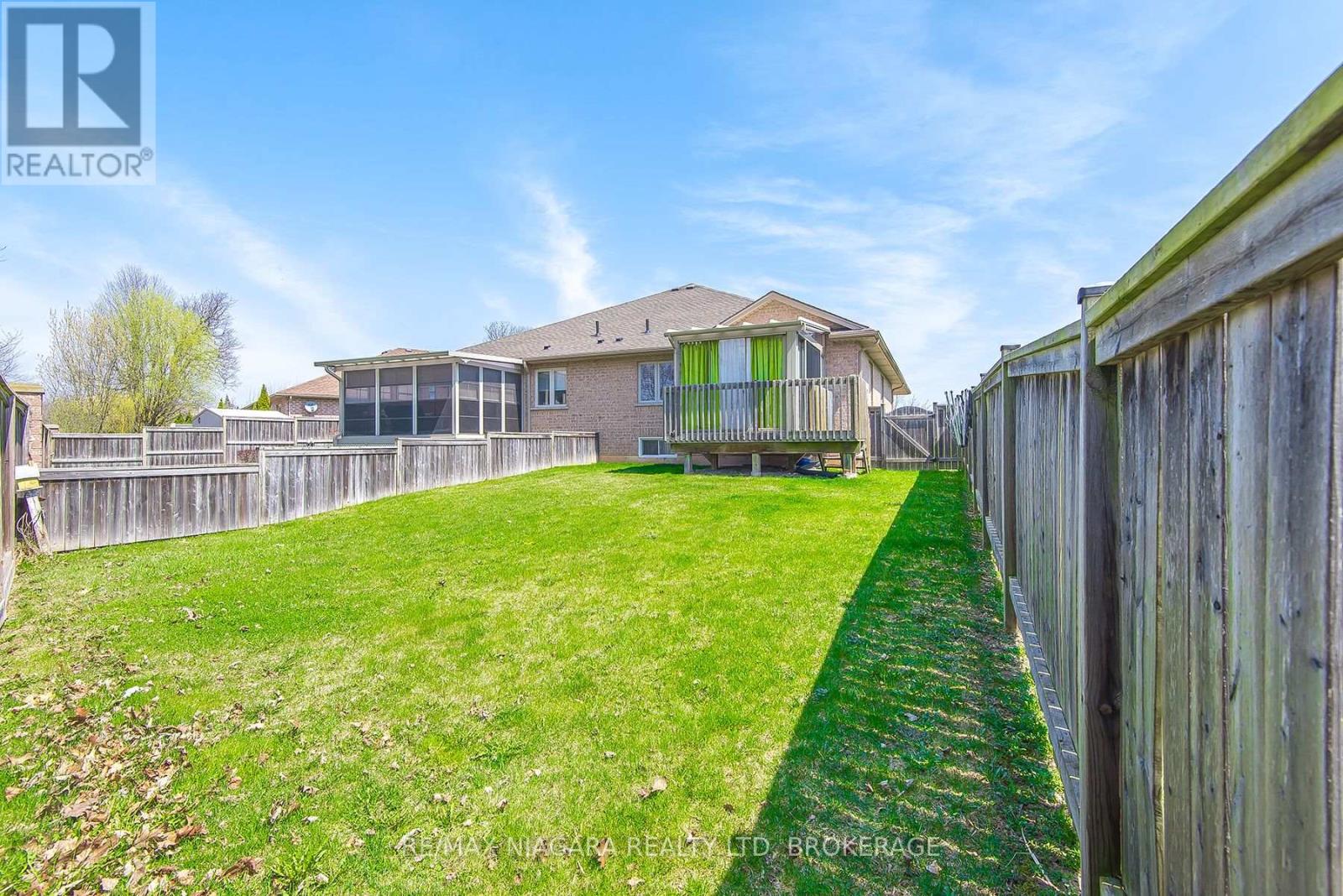 67 Bridgewater Court, Welland (N. Welland), Ontario  L3C 7M6 - Photo 10 - X12103375