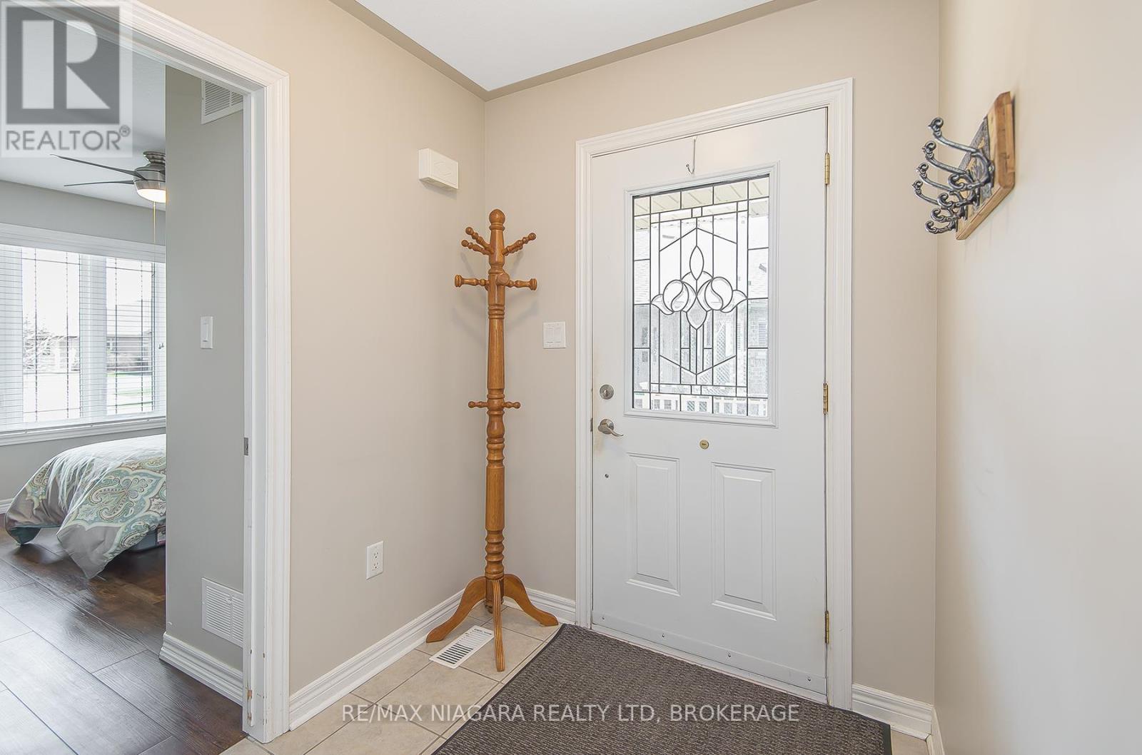 67 Bridgewater Court, Welland (N. Welland), Ontario  L3C 7M6 - Photo 13 - X12103375