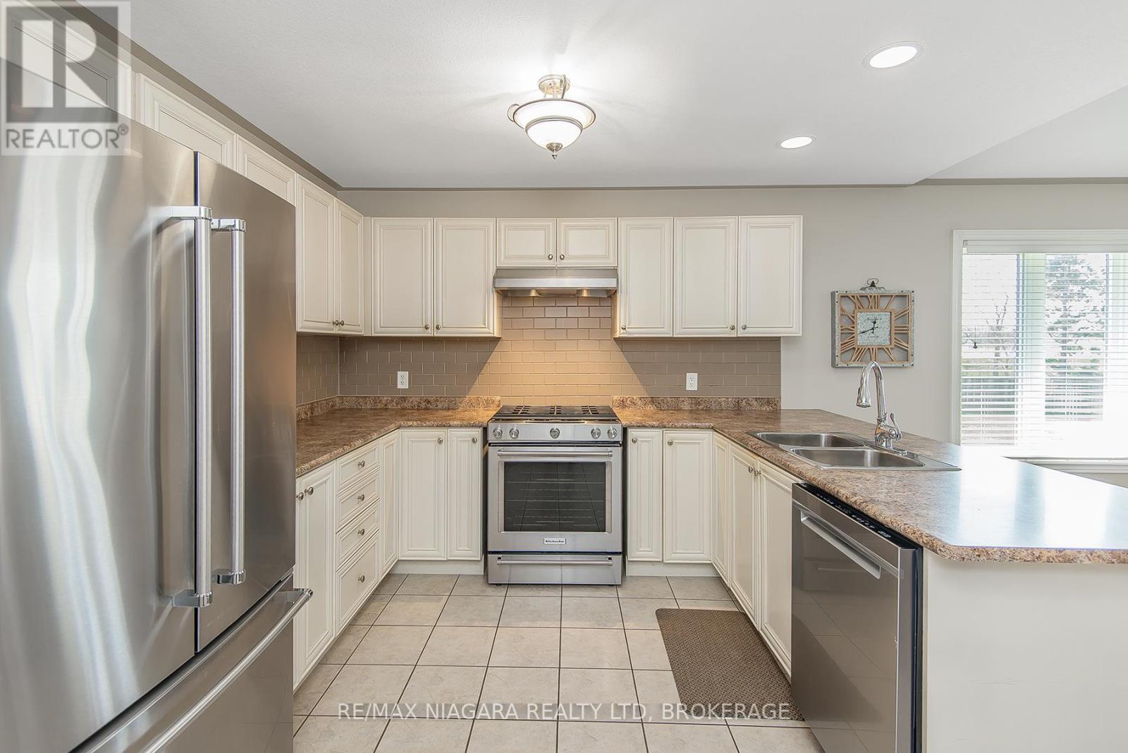 67 Bridgewater Court, Welland (N. Welland), Ontario  L3C 7M6 - Photo 15 - X12103375