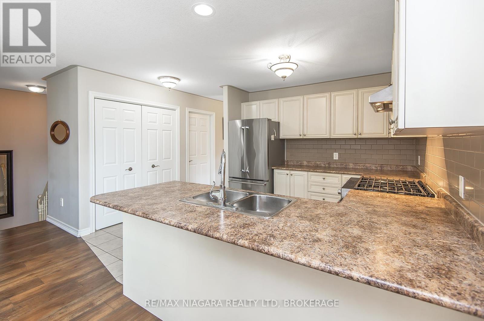 67 Bridgewater Court, Welland (N. Welland), Ontario  L3C 7M6 - Photo 16 - X12103375