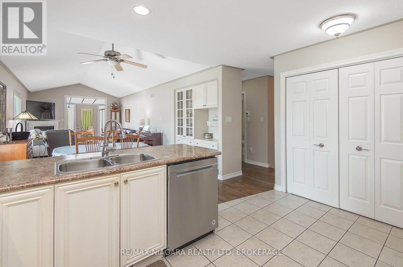 67 Bridgewater Court, Welland (N. Welland), Ontario  L3C 7M6 - Photo 17 - X12103375