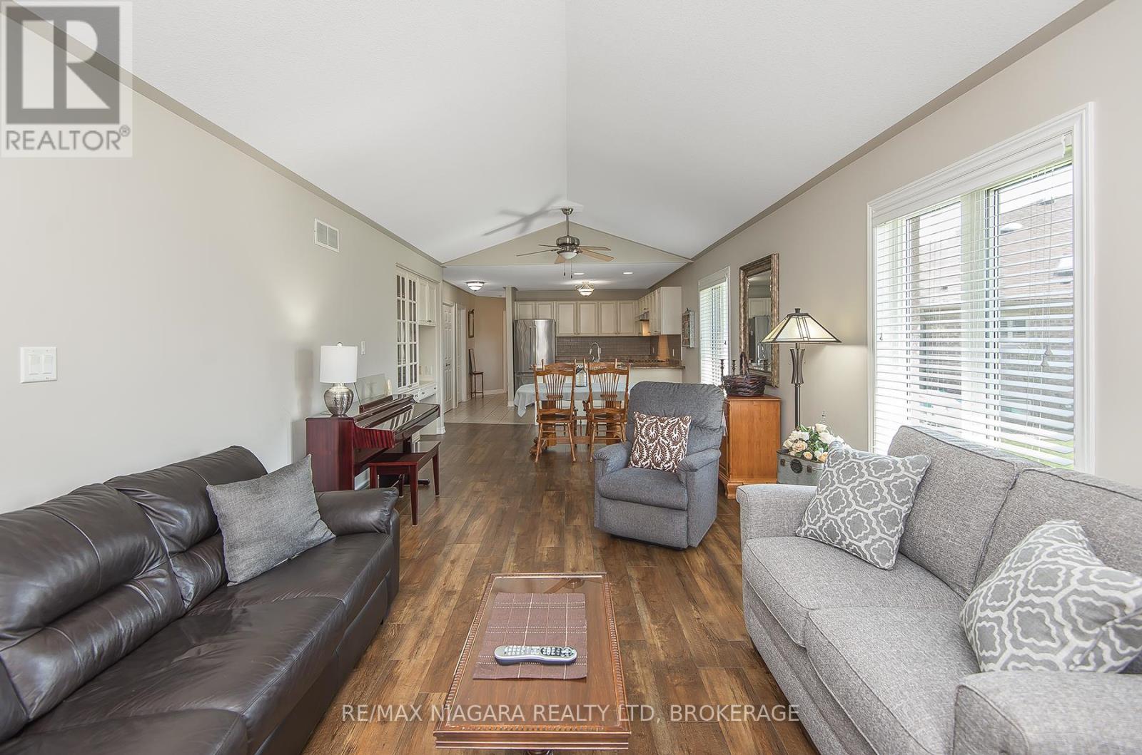 67 Bridgewater Court, Welland (N. Welland), Ontario  L3C 7M6 - Photo 21 - X12103375