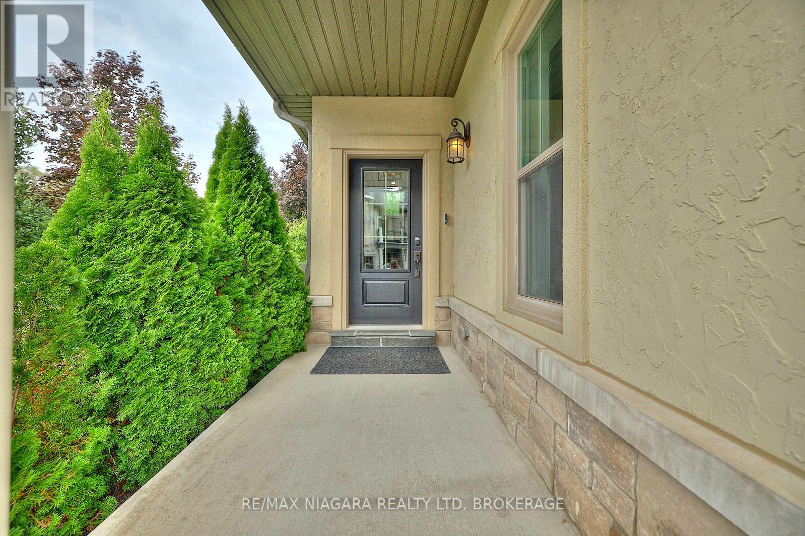 50 Aberdeen Lane S, Niagara-On-The-Lake (Town), Ontario  L0S 1S0 - Photo 2 - X12104517
