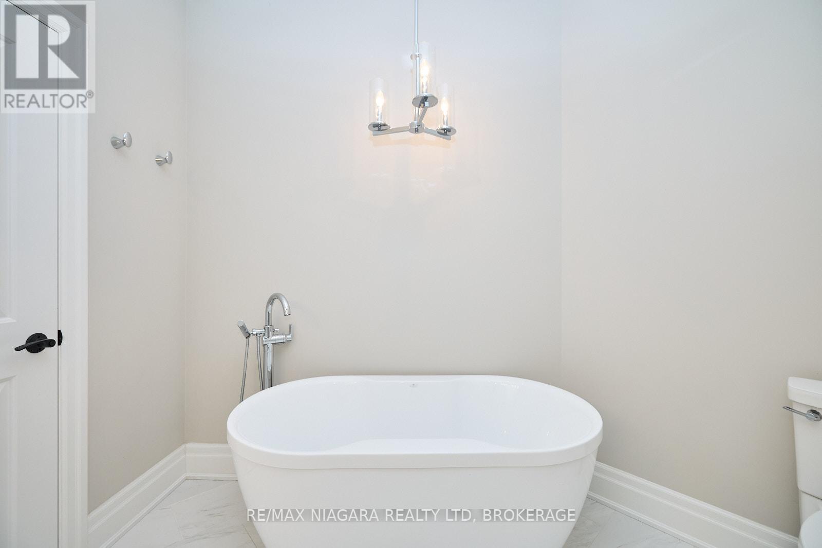 50 Aberdeen Lane S, Niagara-On-The-Lake (Town), Ontario  L0S 1S0 - Photo 22 - X12104517