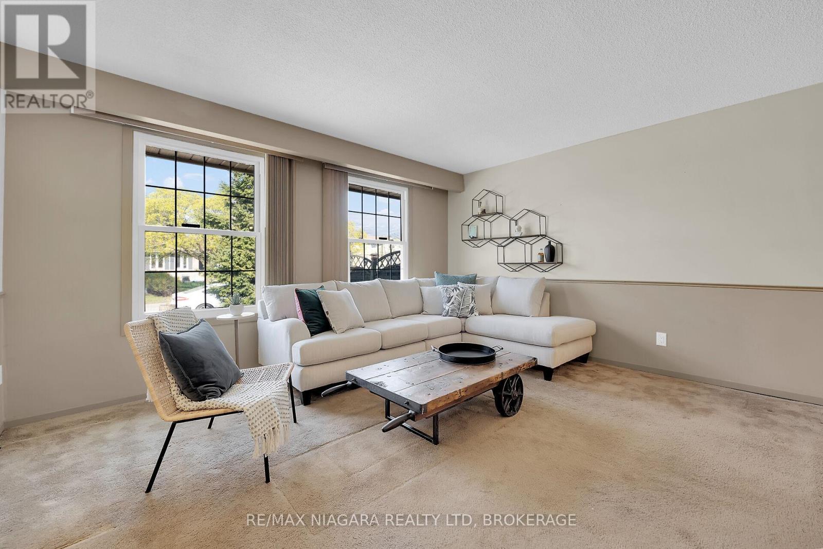 70 Loraine Drive, St. Catharines (Oakdale), Ontario  L2P 3N8 - Photo 11 - X12104613