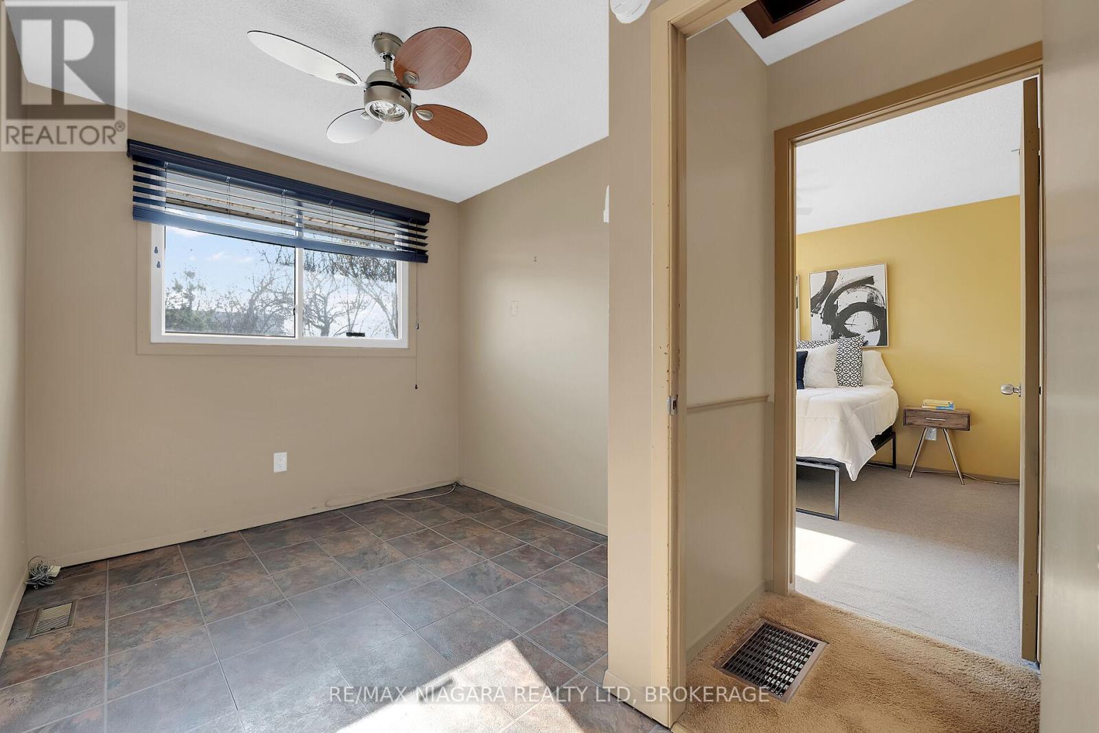 70 Loraine Drive, St. Catharines (Oakdale), Ontario  L2P 3N8 - Photo 19 - X12104613