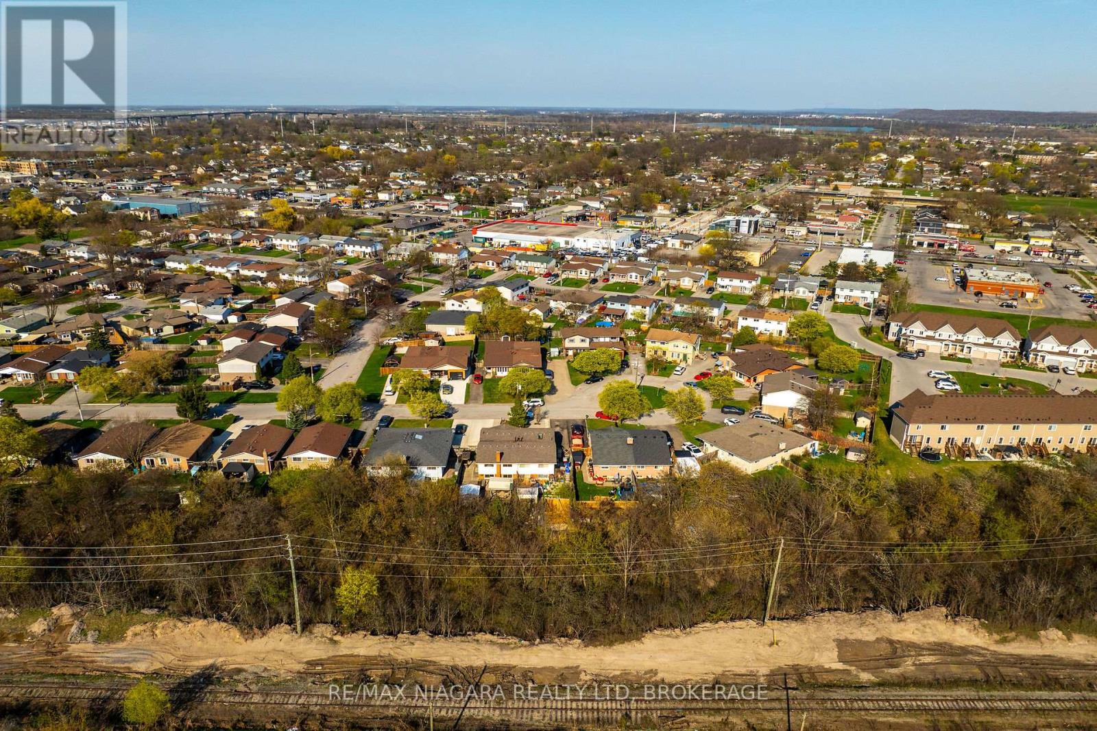 70 Loraine Drive, St. Catharines (Oakdale), Ontario  L2P 3N8 - Photo 32 - X12104613