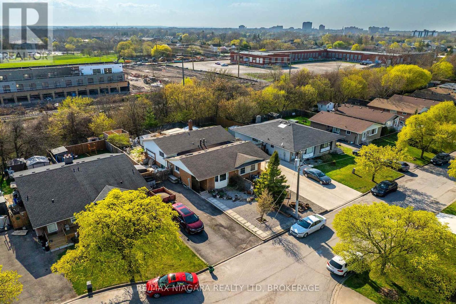 70 Loraine Drive, St. Catharines (Oakdale), Ontario  L2P 3N8 - Photo 38 - X12104613
