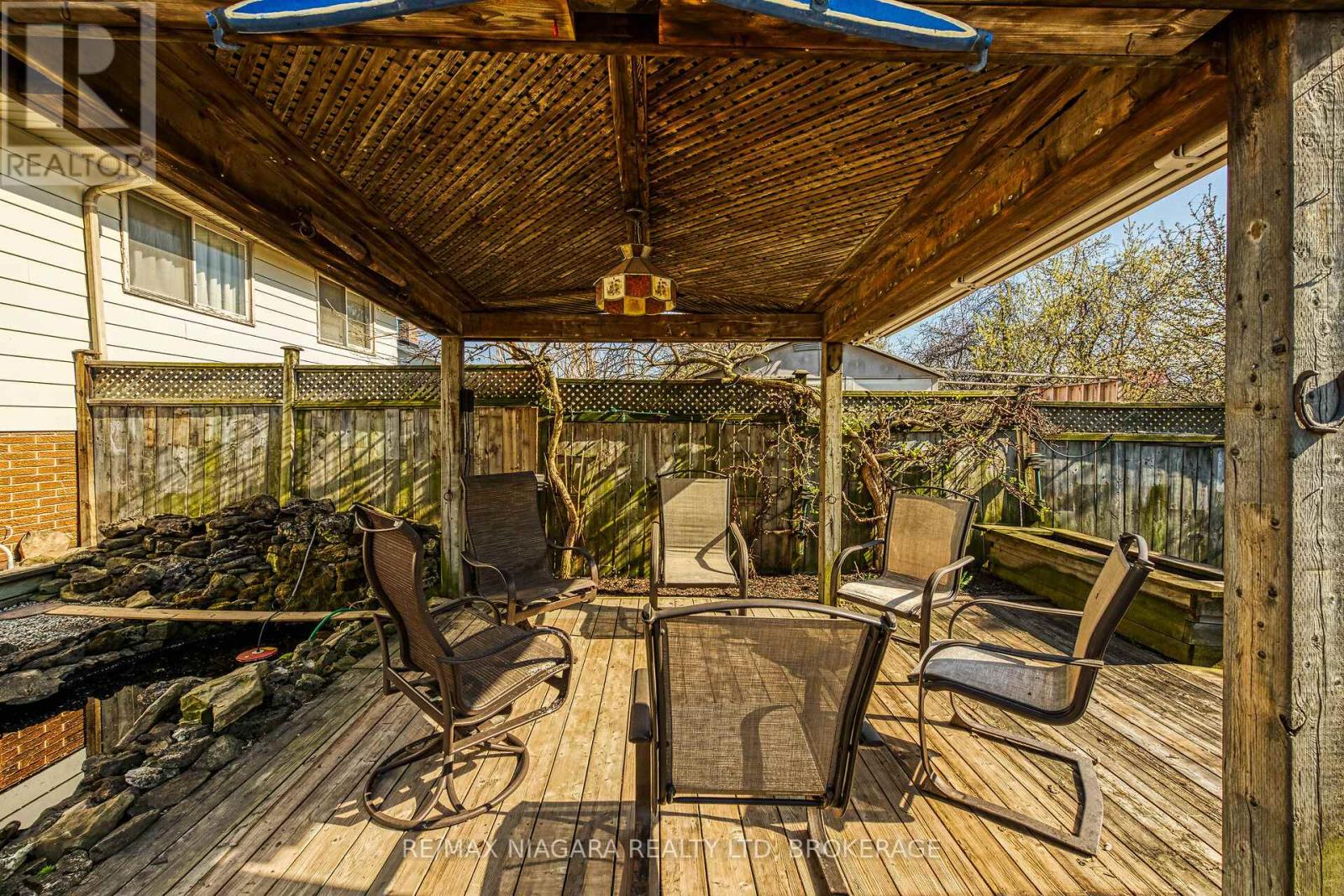 70 Loraine Drive, St. Catharines (Oakdale), Ontario  L2P 3N8 - Photo 39 - X12104613