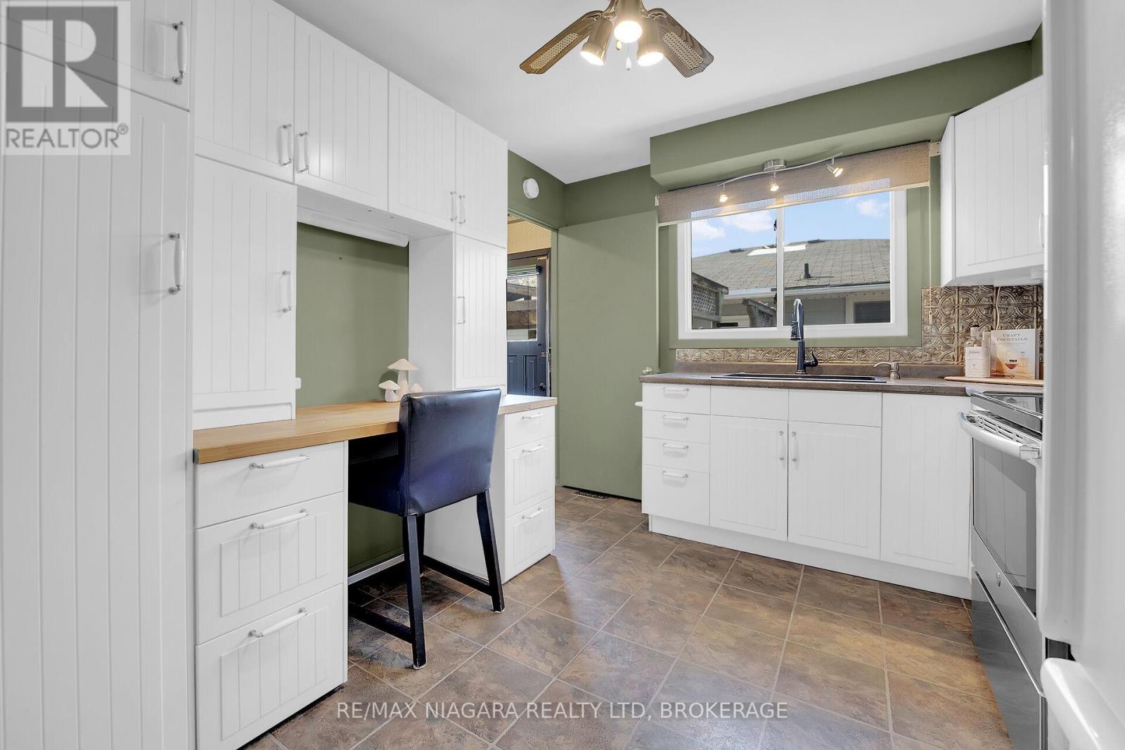 70 Loraine Drive, St. Catharines (Oakdale), Ontario  L2P 3N8 - Photo 4 - X12104613