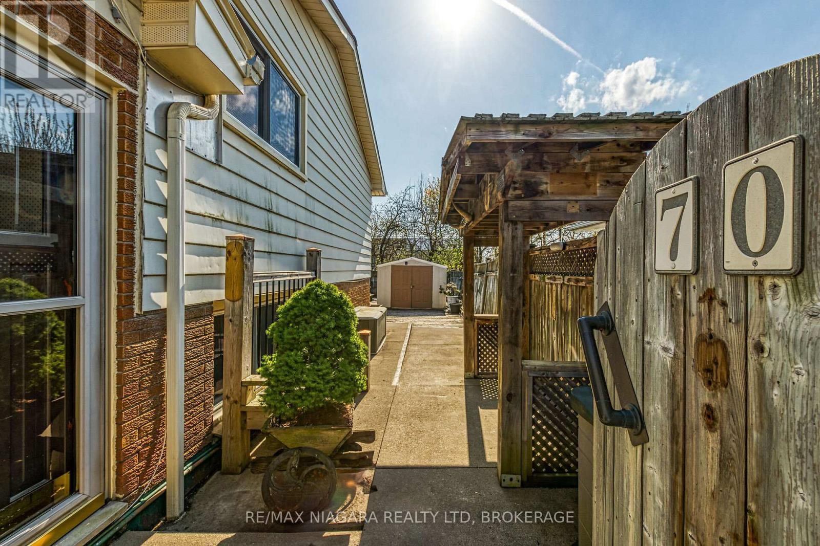 70 Loraine Drive, St. Catharines (Oakdale), Ontario  L2P 3N8 - Photo 43 - X12104613