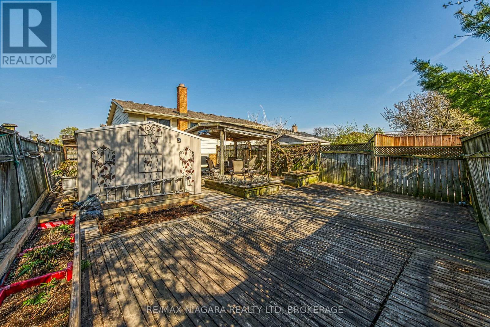 70 Loraine Drive, St. Catharines (Oakdale), Ontario  L2P 3N8 - Photo 44 - X12104613