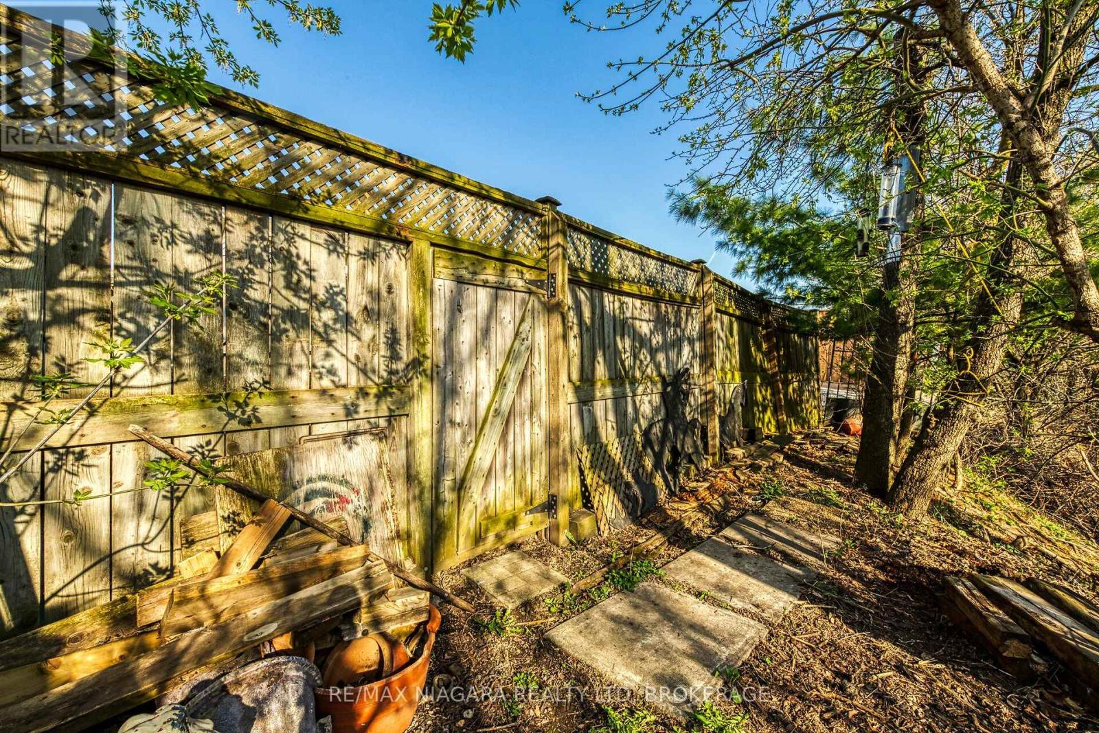 70 Loraine Drive, St. Catharines (Oakdale), Ontario  L2P 3N8 - Photo 48 - X12104613