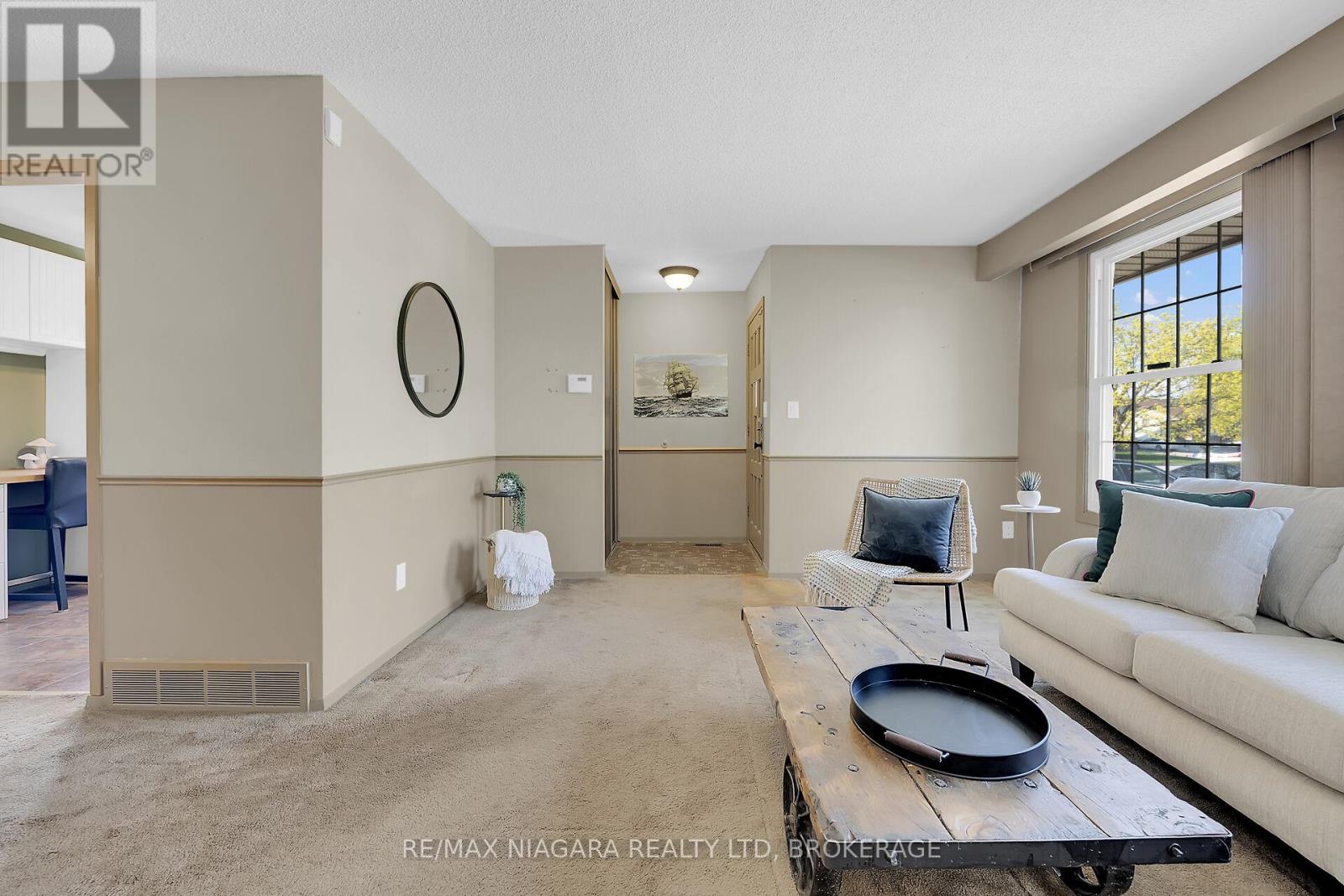 70 Loraine Drive, St. Catharines (Oakdale), Ontario  L2P 3N8 - Photo 9 - X12104613