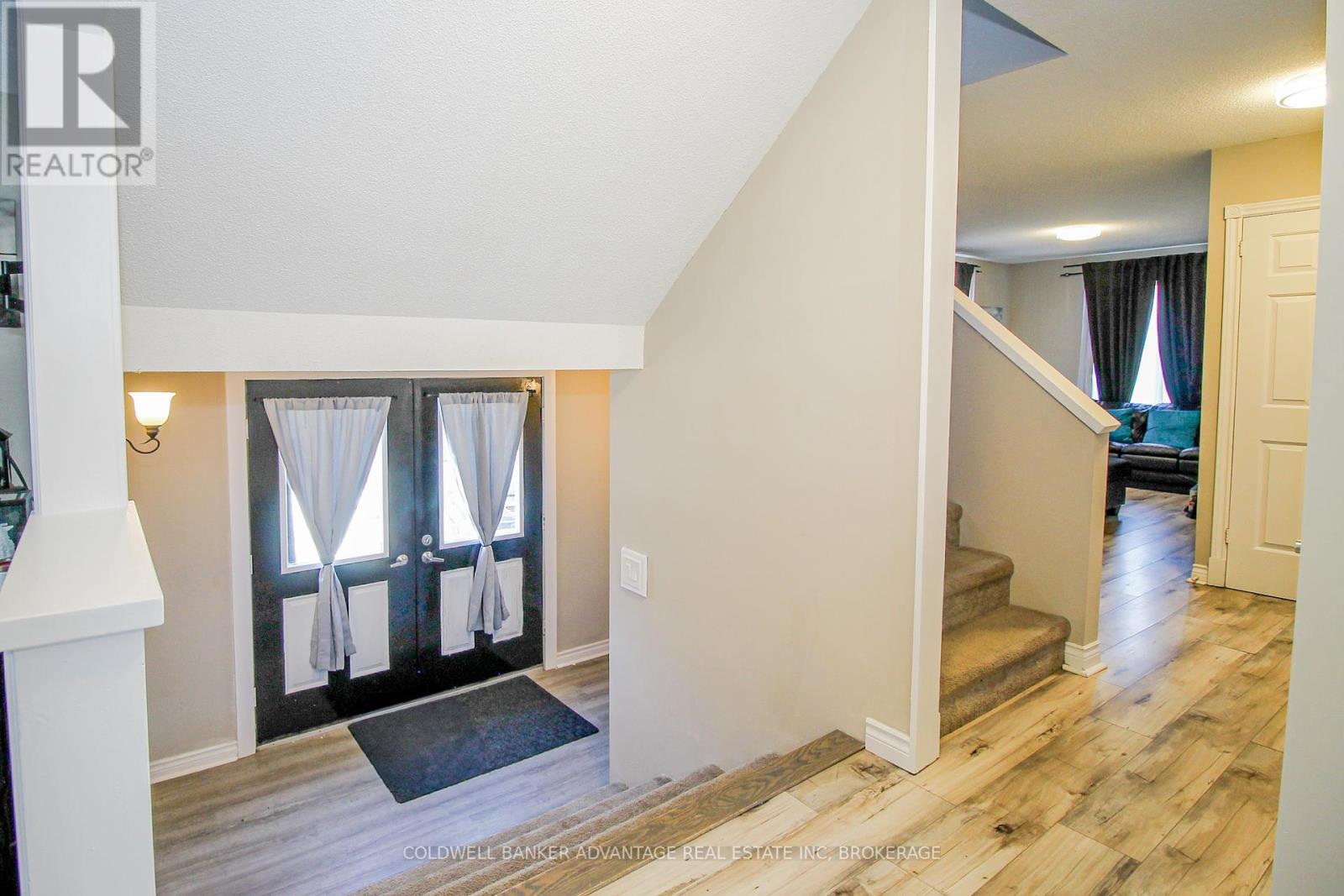 1341 Lakehurst Avenue, Fort Erie, Ontario  L2A 6C5 - Photo 7 - X12104634