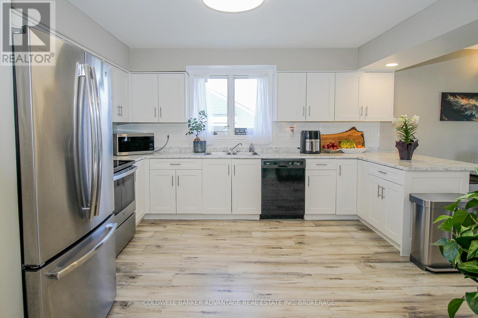1341 Lakehurst Avenue, Fort Erie, Ontario  L2A 6C5 - Photo 8 - X12104634