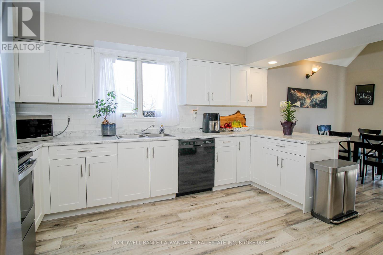 1341 Lakehurst Avenue, Fort Erie, Ontario  L2A 6C5 - Photo 9 - X12104634