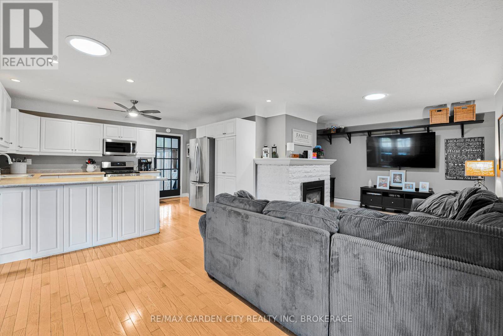 14 Peachtree Parkway, Pelham (Fonthill), Ontario  L0S 1E0 - Photo 13 - X12105012
