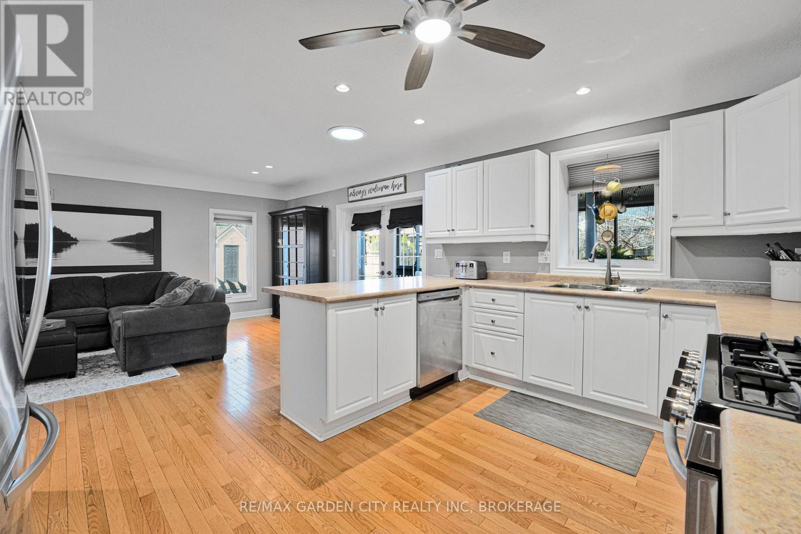 14 Peachtree Parkway, Pelham (Fonthill), Ontario  L0S 1E0 - Photo 15 - X12105012