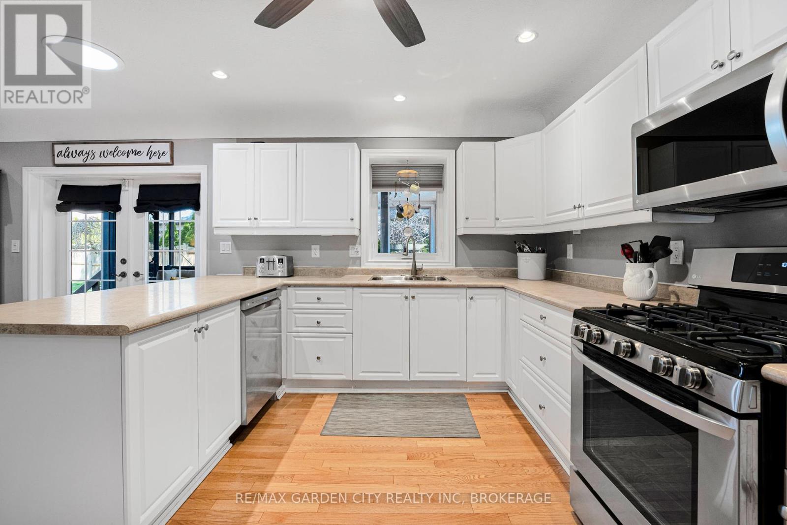 14 Peachtree Parkway, Pelham (Fonthill), Ontario  L0S 1E0 - Photo 16 - X12105012