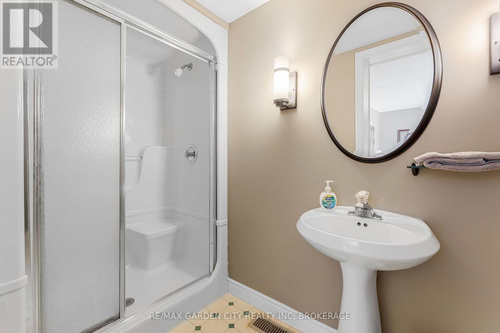 14 Peachtree Parkway, Pelham (Fonthill), Ontario  L0S 1E0 - Photo 18 - X12105012