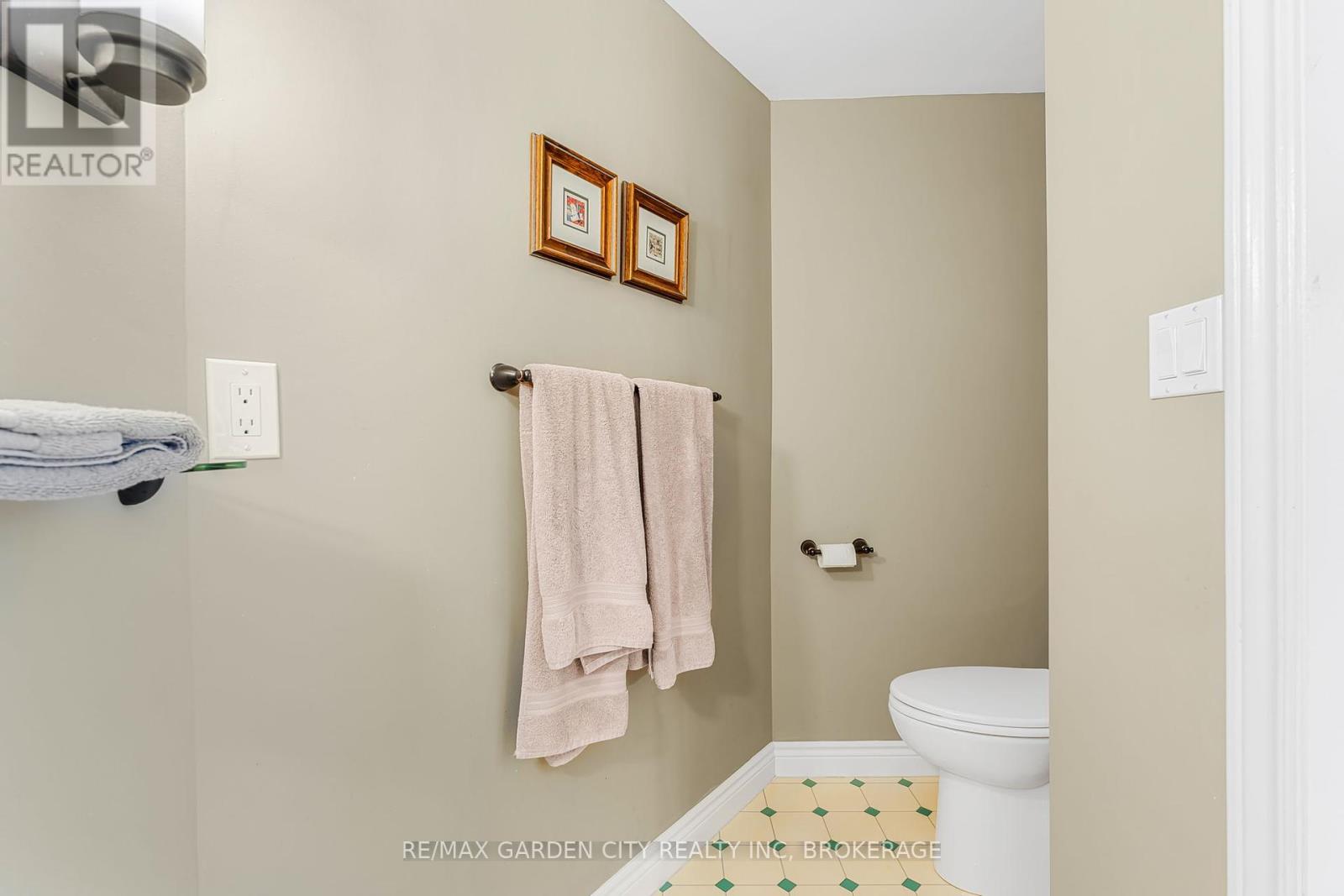 14 Peachtree Parkway, Pelham (Fonthill), Ontario  L0S 1E0 - Photo 19 - X12105012