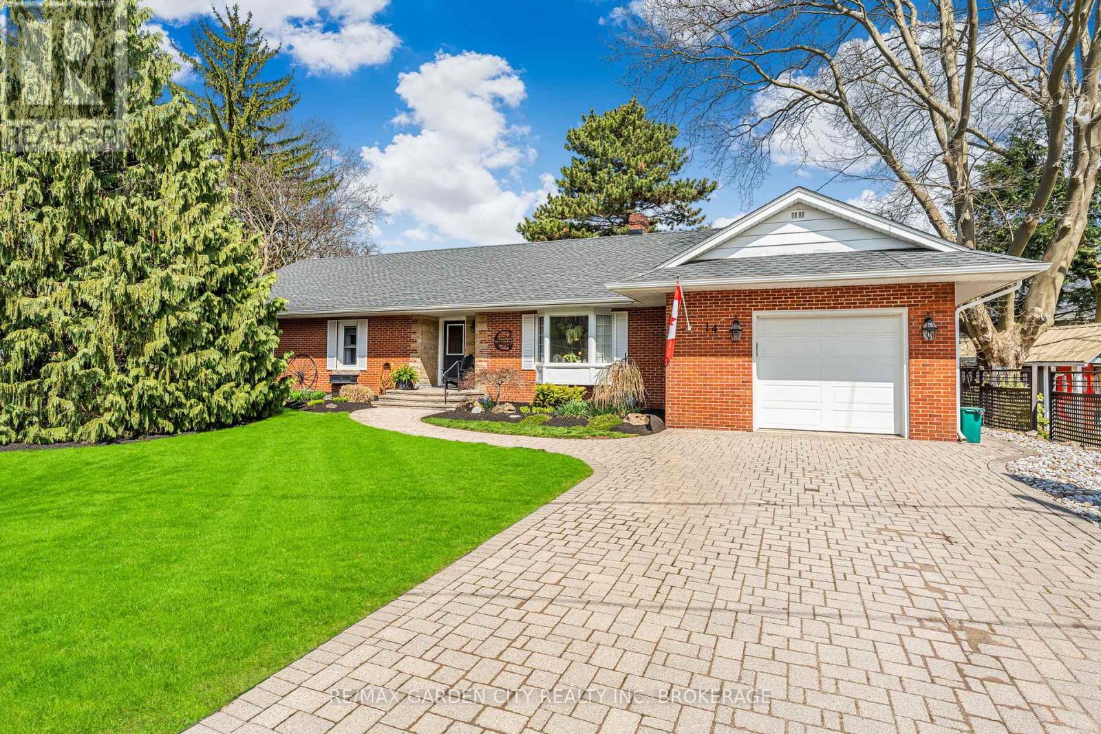 14 Peachtree Parkway, Pelham (Fonthill), Ontario  L0S 1E0 - Photo 2 - X12105012