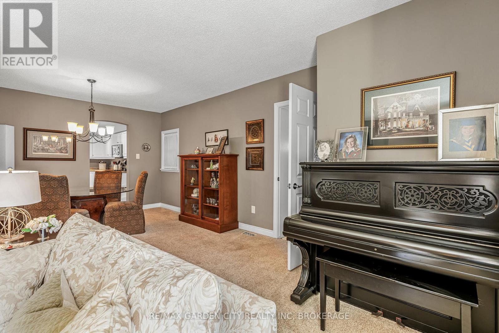 14 Peachtree Parkway, Pelham (Fonthill), Ontario  L0S 1E0 - Photo 20 - X12105012