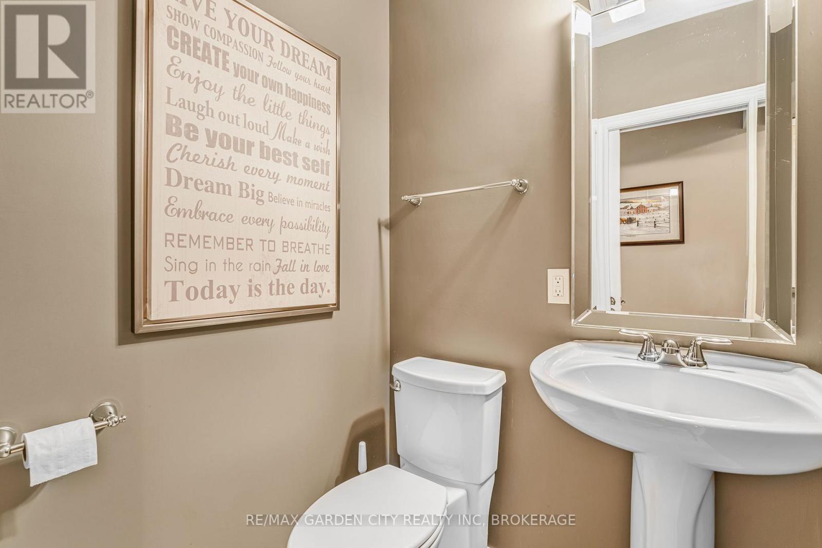 14 Peachtree Parkway, Pelham (Fonthill), Ontario  L0S 1E0 - Photo 21 - X12105012