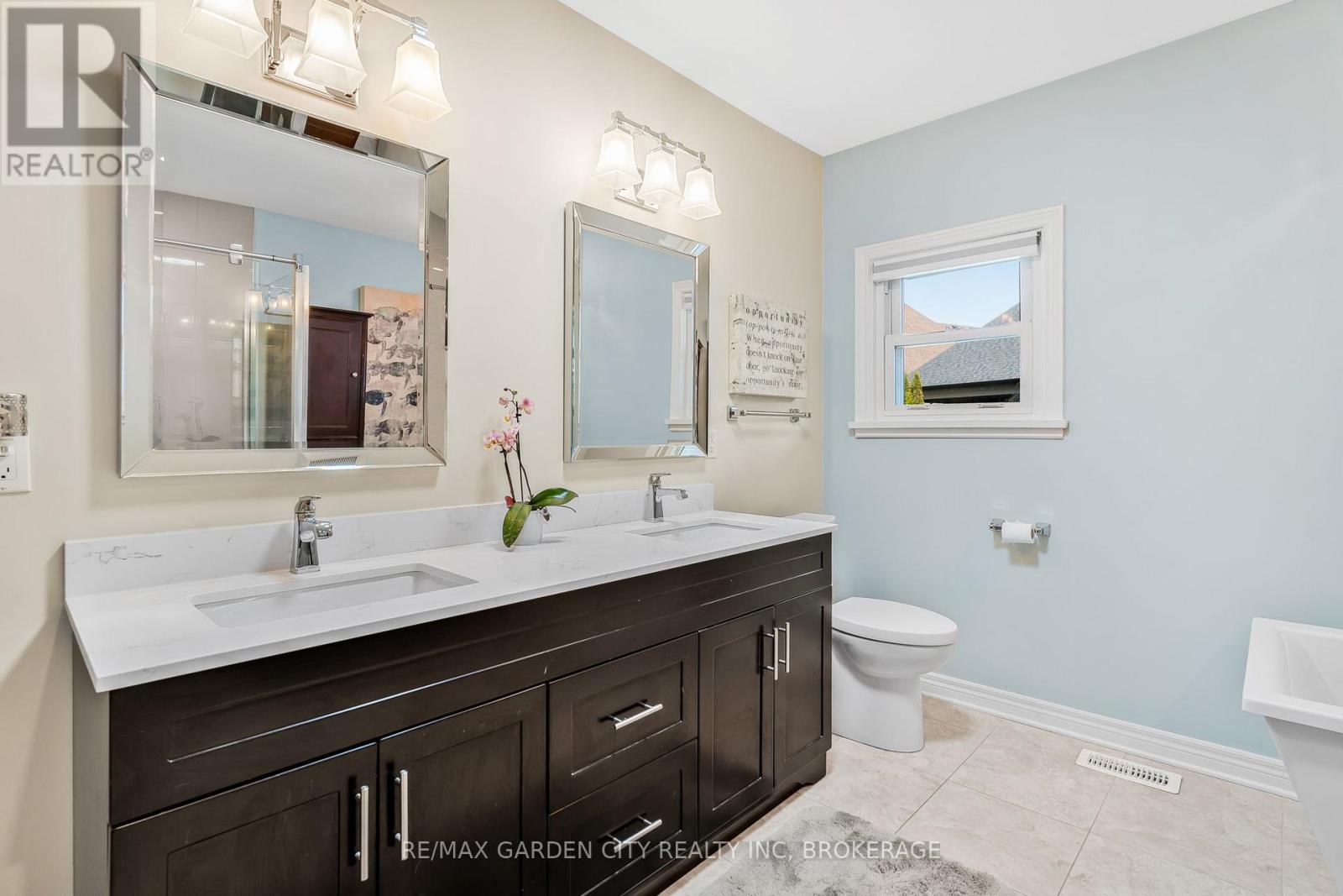 14 Peachtree Parkway, Pelham (Fonthill), Ontario  L0S 1E0 - Photo 28 - X12105012